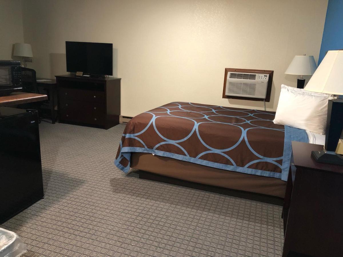 Amerivu Inn & Suites Eau Claire Zewnętrze zdjęcie