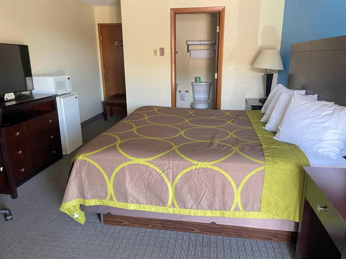 Amerivu Inn & Suites Eau Claire Zewnętrze zdjęcie